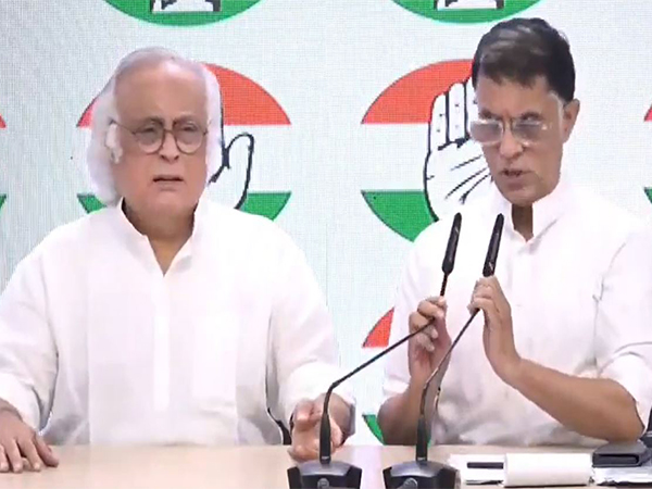 Congress leaders Jairam Ramesh and Pawan Khera (Photo/@amitmalviya)