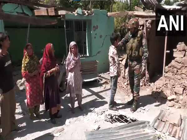 Indian Army visit areas in Poonch damaged due to shelling (Photo/ANI)