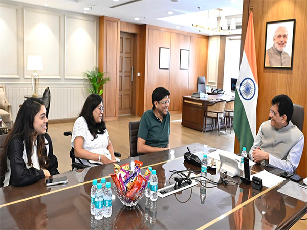 Union Minister Piyush Goyal with Lenskart Co-founder and CEO Peyush Bansal (Photo-X/@piyushgoyal) 