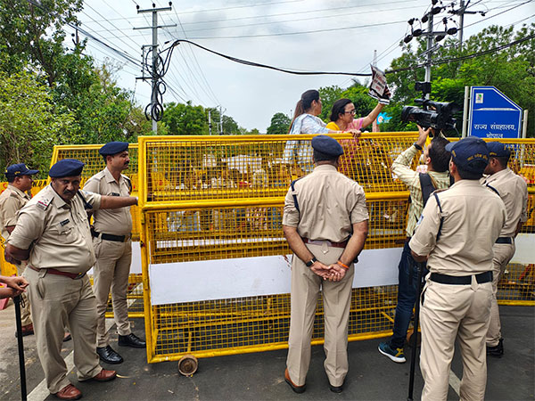 MP Mahila Congress protesting in Bhopal (Photo/ANI)