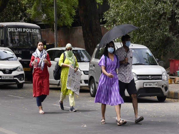 People cover their faces to save themselves from heatwave in Delhi. (Photo/ANI)