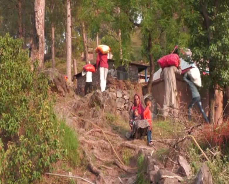Locals start returning home in Poonch's Salotri village (Photo/ANI)