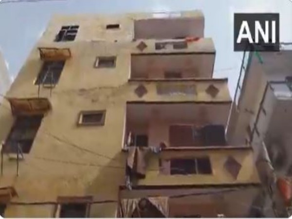 Occupants of 4-storey building in Bihari Colony vacated after finding it tilted (Photo/ANI)