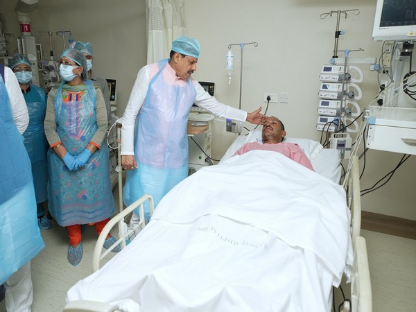 MP CM Mohan Yadav meeting the injured police personnel (Photo/ X @DrMohanYadav51)