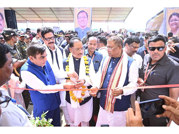 World’s Largest Medical Camp Held in Mandla During Aadi Utsav; Over 1.7 Lakh Beneficiaries, Free Medicines & Aids Distributed in Presence of CM Vishnu Dev Sai