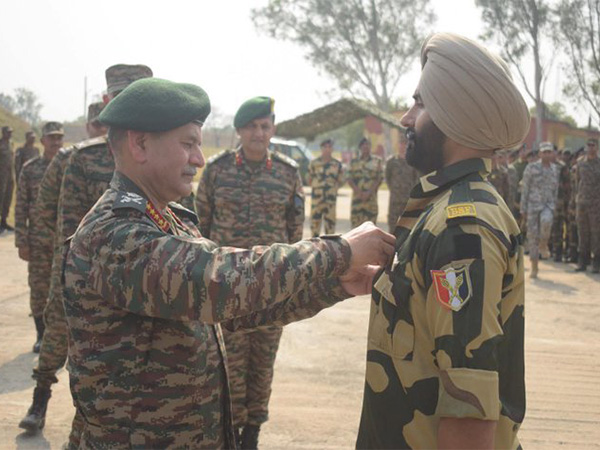 COAS General Upendra Dwivedi felicitates BSF Constable Harvinder Singh (Photo/X @bsf_jammu)