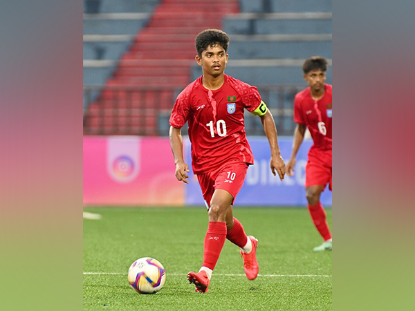 Bangladesh player in action (Photo: AIFF)