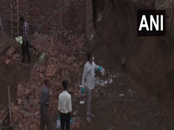 Visuals from the incident spot in Paharganj, Delhi.