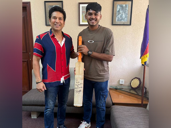 Ayush Mhatre with Sachin Tendulkar (Photo:Ayush Mhatre Instagram)