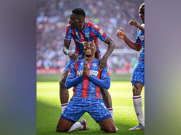 Crystal Palace players celebrating (Photo: @EmiratesFACup/X) 