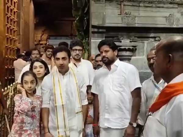 
    Gambhir offers prayers at Sri Venkateswarara Swamy Temple 
    