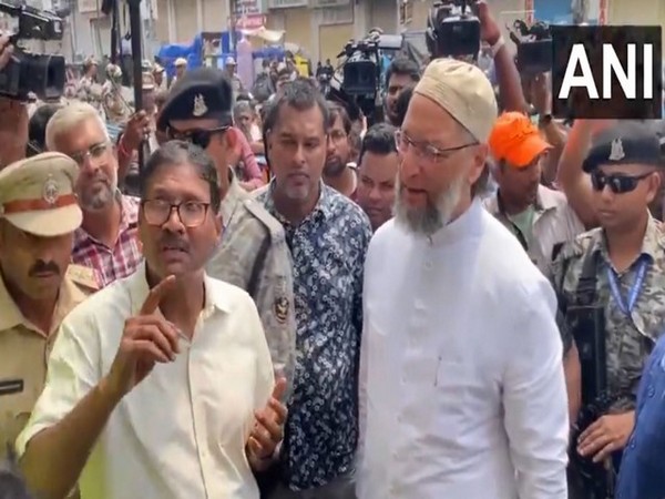 AIMIM Chief Asaduddin Owaisi interacts with Telangana fire service official at blaze site in Hyderabad (Photo/ANI)