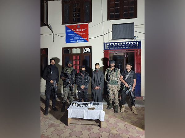 JK:  Two terrorist associates arrested in the DK Pora area (Photo/@ShopianPolice)