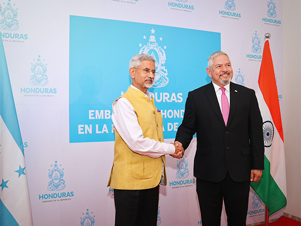 Foreign Ministers Eduardo Enrique Reina García and S. Jaishankar inaugurate the Embassy of Honduras in New Delhi. (Photo: X/ @DrSJaishankar)