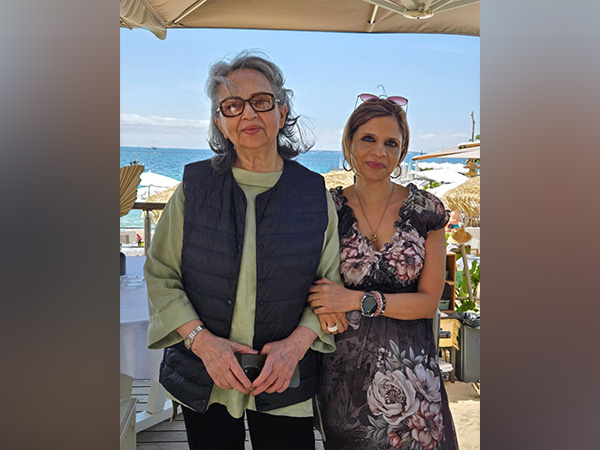 Sharmila Tagore with daughter Saba Pataudi (Image source: Instagram/@sabapataudi)