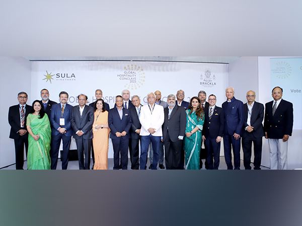 Global Hospitality Conclave 2025 Organizing Committee Members along with Arjun Oberoi 
