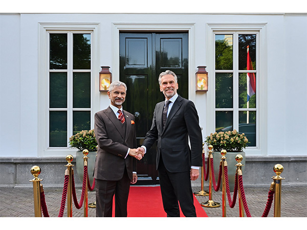 External Affairs Minister S Jaishankar with Netherlands Prime Minister Dick Schoof (Image: X@DrSJaishankar)
