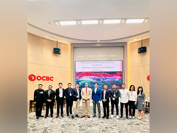 Shanghai Consul General Pratik Mathur with delegates (Photo/@IndiaInShanghai)