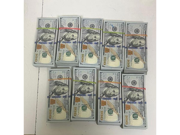 Mumbai airport customs officers recover USD 90,000 in cash (Photo/PIB)