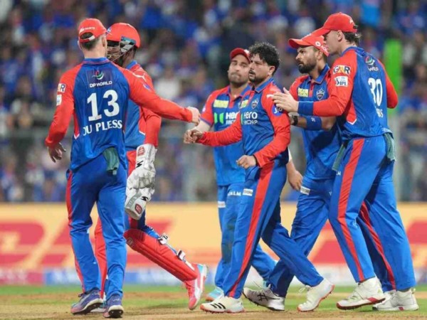 Faf du Plessis celebrating with Kuldeep Yadav (Photo: IPL/BCCI)