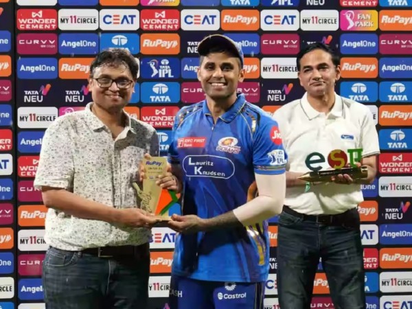 Suryakumar Yadav with the POTM award (Photo: IPL/BCCI) 