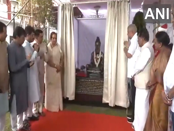 VP Dhankhar inaugurates statues of Acharya Charaka, Sage Susruta at Goa Raj Bhavan (Photo/ANI)