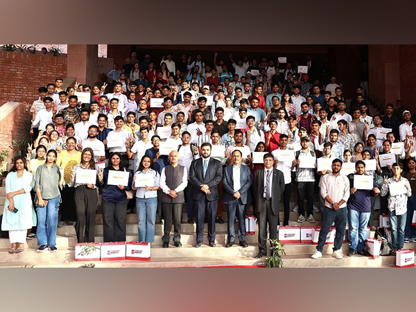 Students of Chandigarh University Uttar Pradesh after receiving certifications from One -Day Workshop on Artificial Intelligence 'AI Unnati' at campus