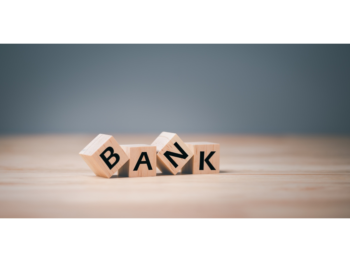 Why Do Business Owners Prefer Current Accounts Despite No Interest?