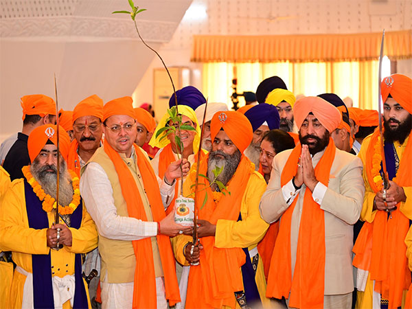  Uttarakhand Chief Minister Pushkar Singh Dhami and Governor, Lieutenant General (Retd) Gurmeet Singh flagged off the first batch of pilgrims going to Hemkunt Sahib Yatra (Photo/ ANI)