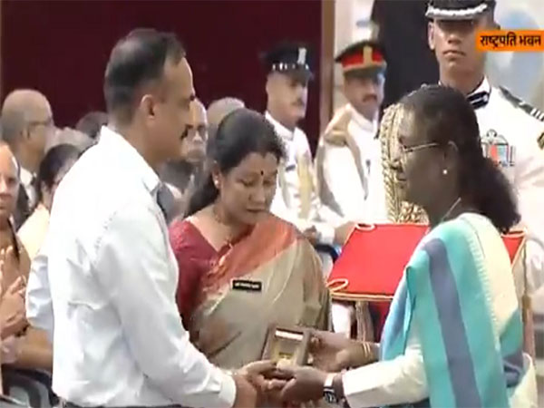 President Murmu with parents of late Captain Deepak Singh (Photo/ANI)