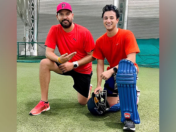 Yuvraj Singh (left) Abhishek Sharma (right). (Photo: Prolithic)