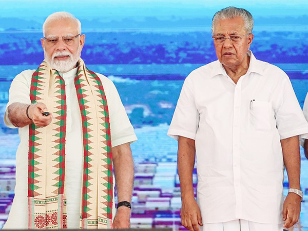 Prime Minister Narendra Modi with Kerala CM Pinarayi Vijayan (FilePhoto/ANI)