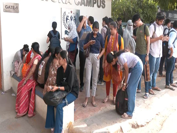 UPSC CSE aspirants gather for the 2025 prelims at exam centres (Photo/ANI) UPSC CSE aspirants gather for the 2025 prelims at exam centres (Photo/ANI)