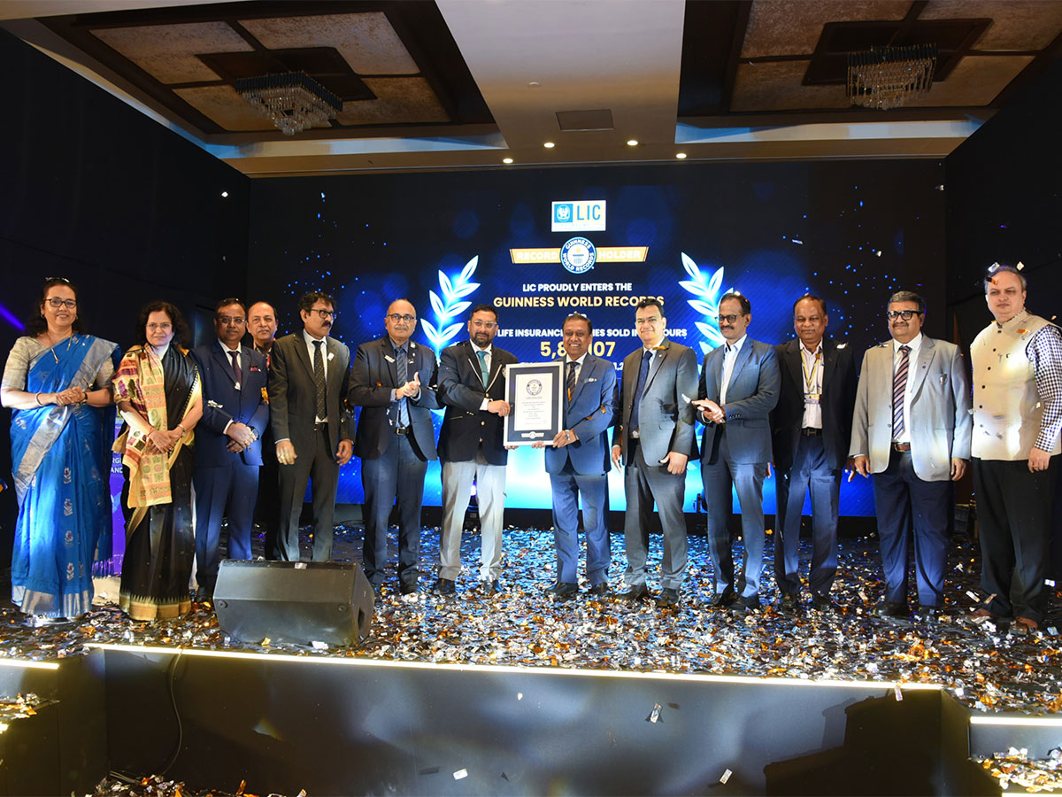 Life Insurance Corporation of India Achieves GUINNESS WORLD RECORDSTM Title for the “MOST LIFE INSURANCE POLICIES SOLD IN 24 HOURS” (Image: LIC) Life Insurance Corporation of India Achieves GUINNESS WORLD RECORDSTM Title for the “MOST LIFE INSURANCE POLICIES SOLD IN 24 HOURS” (Image: LIC)