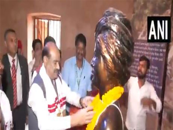 Lok Sabha speaker garlands statue of Bhagwan Birsa Munda at Jail Museum (Photo/ANI) Lok Sabha speaker garlands statue of Bhagwan Birsa Munda at Jail Museum (Photo/ANI)