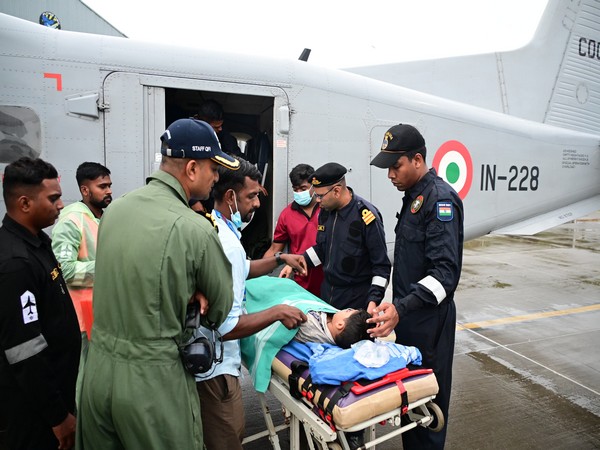 Indian Navy rescues critically ill child (Photo/ANI) Indian Navy rescues critically ill child (Photo/ANI)
