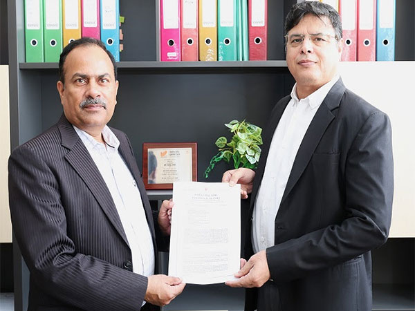 Chandigarh University Uttar Pradesh Officials After Receiving the Approval Letter from Bar Council of India for Kick Starting Programs in Law at CU UP Campus Chandigarh University Uttar Pradesh Officials After Receiving the Approval Letter from Bar Council of India for Kick Starting Programs in Law at CU UP Campus