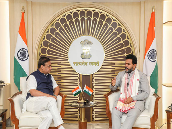 Assam Chief Minister Himanta Biswa Sarma with Civil Aviation Minister Kinjarapu Rammohan Naidu (Image: Assam DIPR)