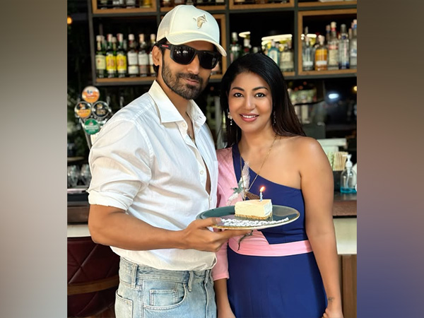 Couple Gurmeet Choudhary, Debinna Bonnerjee (Image source: Instagram)