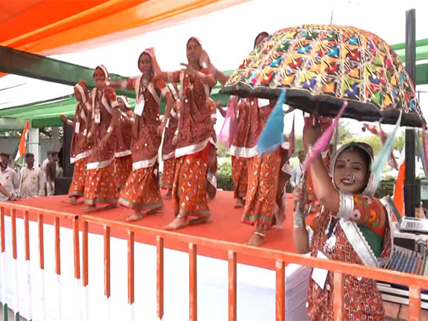 Preparations in full swing ahead of PM Modi's roadshow in Gandhinagar (Photo: ANI)