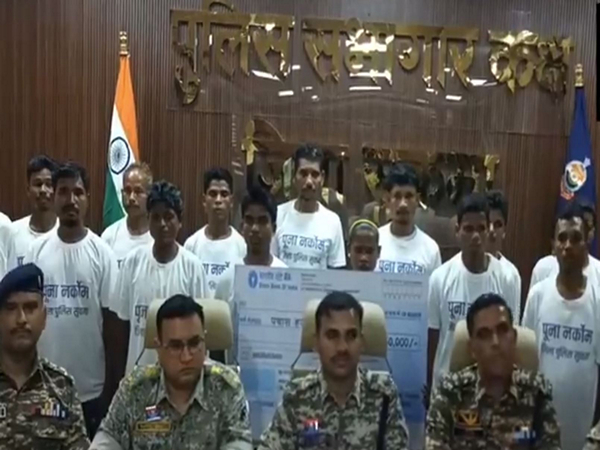 Surrendered Naxals with police officials (Photo/ANI)