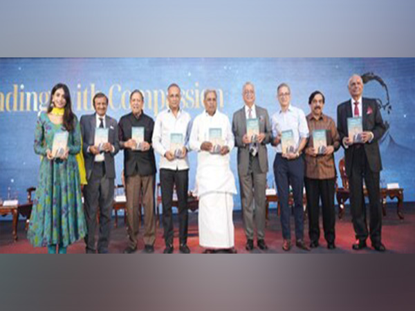 CM of Karnataka Siddaramaiah & other eminent dignitaries at the book launch