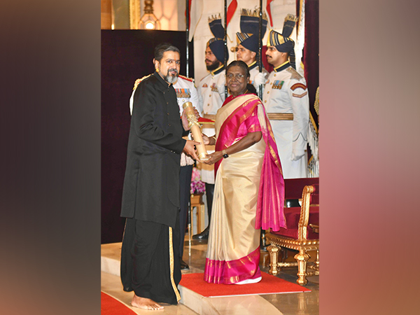  Ricky Gyan Kej receiving Padma Shri from President Droupadi Murmu (Photo/Ricky Kej)