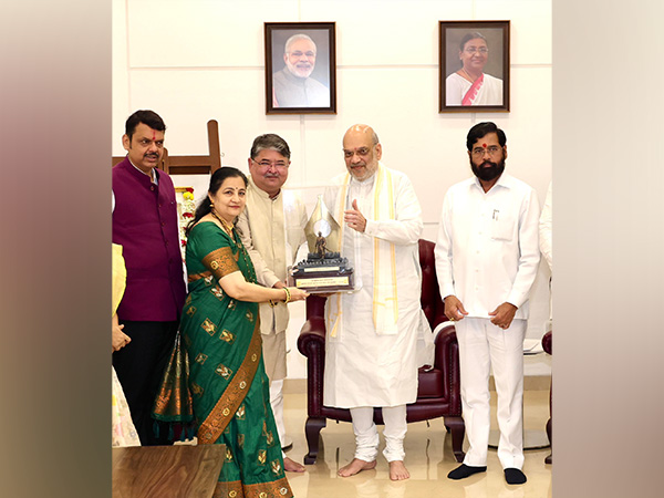 Union Minister Amit Shah with Veer Savarkar's family members and Maharashtra CM Devendra Fadnavis and Deputy CM Eknath Shinde (Photo: @AmitShah/X)
