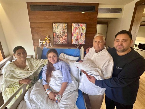 Lalu Prasad Yadav announces the name of his newborn grandson, Iraj Lalu Yadav (Photo/@laluprasadrjd)