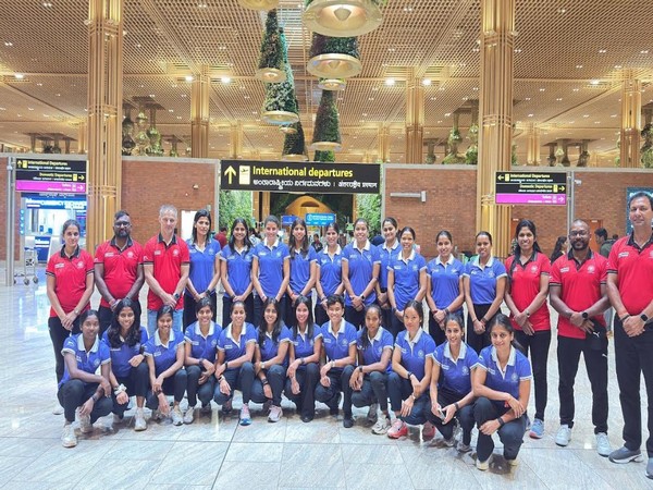 Indian women's hockey team before leaving for European tour (Image: HI)