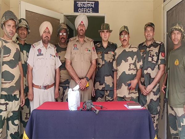 BSF recovers drone, heroin and pistol body from Punjab border (Photo/PunjabBSF) BSF recovers drone, heroin and pistol body from Punjab border (Photo/PunjabBSF)