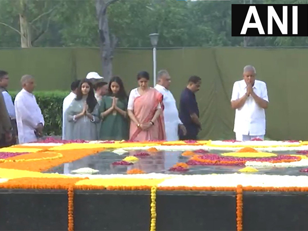 VP Jagdeep Dhankhar paid floral tribute to former Prime Minister Chaudhary Charan Singh. (Photo/ANI) VP Jagdeep Dhankhar paid floral tribute to former Prime Minister Chaudhary Charan Singh. (Photo/ANI)