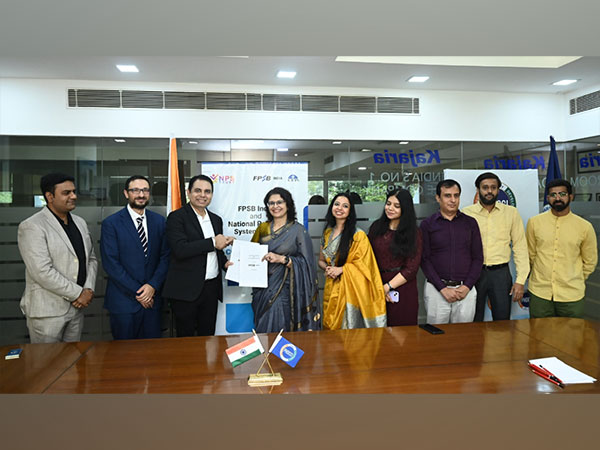 MoU signing by Krishan Mishra, CEO – FPSB India (left) and Suparna Tandon, CEO – NPS Trust (right). MoU signing by Krishan Mishra, CEO – FPSB India (left) and Suparna Tandon, CEO – NPS Trust (right).