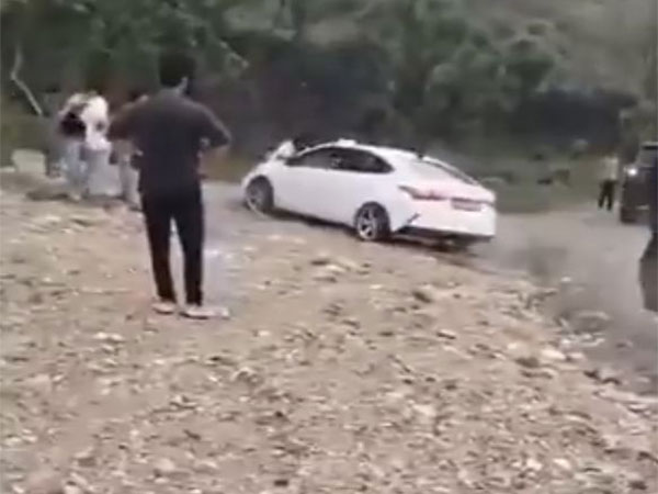 Visuals of the accident in Dehradun (Photo/@uttarakhandcops)